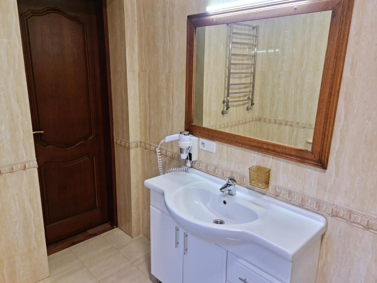 Hotel Villa Sofia Truskavets Bagian luar foto