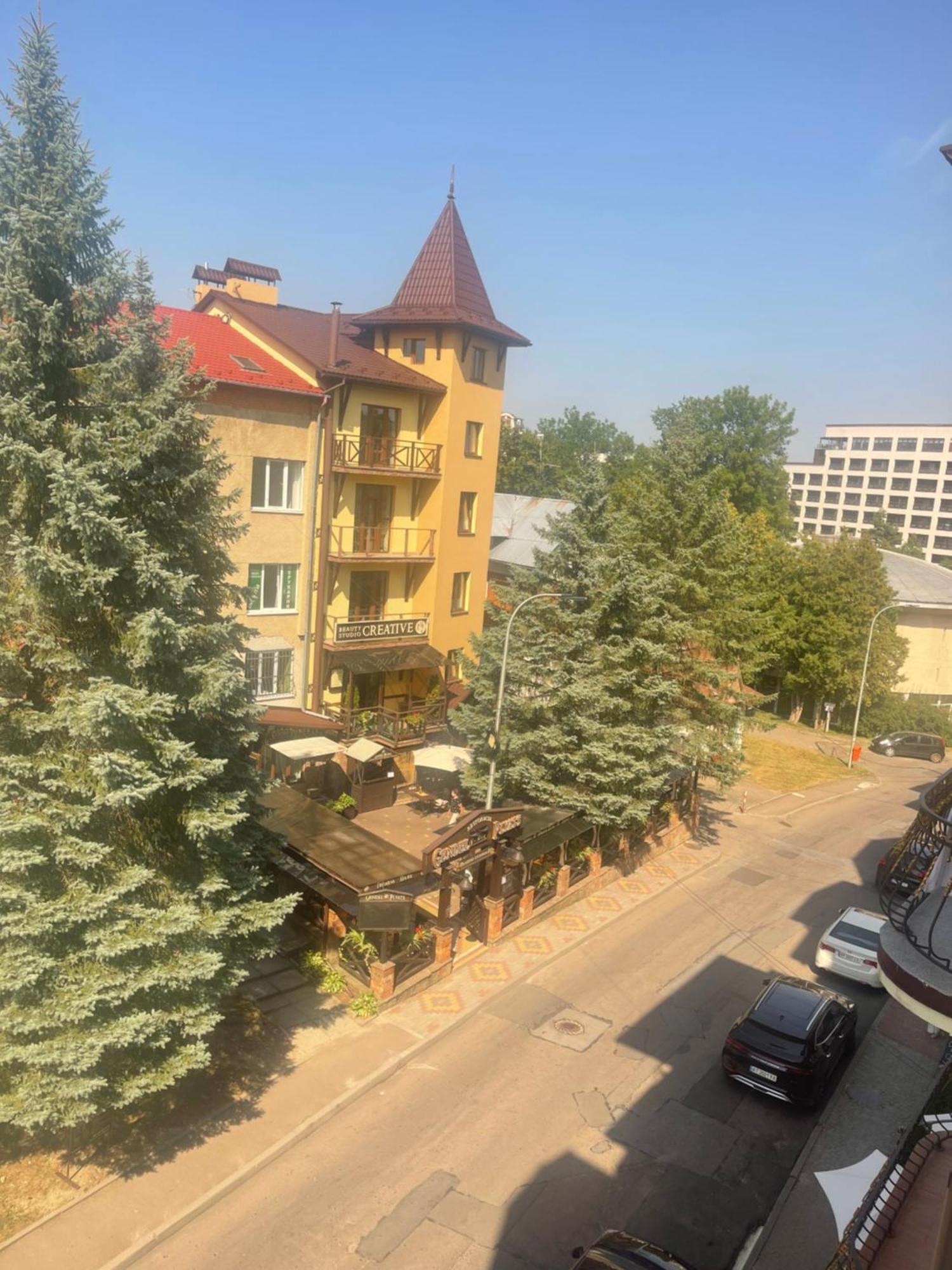 Hotel Villa Sofia Truskavets Bagian luar foto