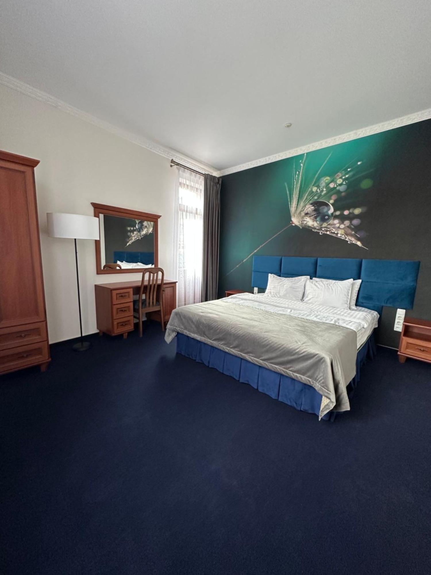 Hotel Villa Sofia Truskavets Bagian luar foto